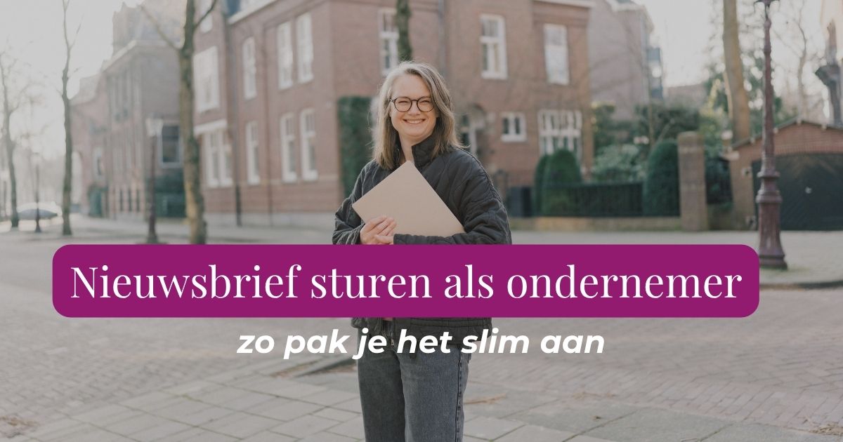 Martine Web met laptop in de hand - nieuwsbrief sturen als ondernemer